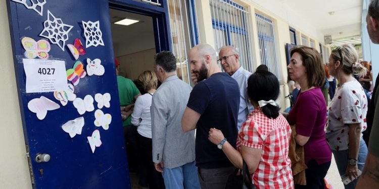 Με προβλήματα λόγω μη προσέλευσης μελών των εφορευτικών επιτροπών οι εκλογές