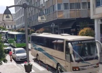 Γαμπρός στη Λαμία πήγε στην εκκλησία με 14 λεωφορεία