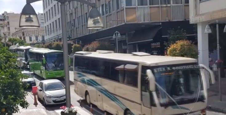 Γαμπρός στη Λαμία πήγε στην εκκλησία με 14 λεωφορεία