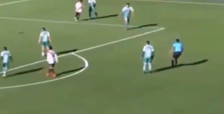 Διαιτητής στη Βολιβία καταρρέει στο γήπεδο και χάνει τη ζωή του