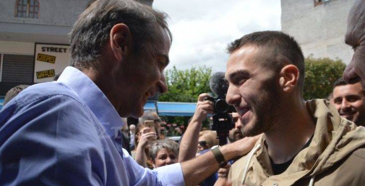 Συνάντηση-έκπληξη με Φορτούνη είχε στην Καλαμπάκα ο Μητσοτάκης