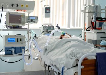 Διασωληνωμένη στην εντατική η 14χρονη που παρασύρθηκε από μοτοσικλέτα – News.gr