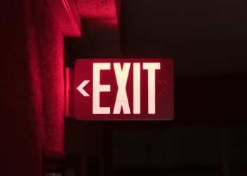 Οι 2 παρουσιαστές που είδαν τη πόρτα του ΣΚΑΪ και ο ένας που έφυγε μόνος του – News.gr