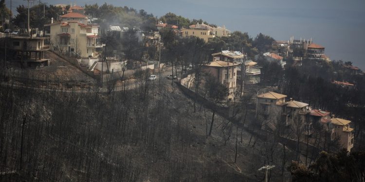 Επιτάχυνση στην έκδοση οικοδομικών αδειών για τους πυρόπληκτους στο Μάτι – News.gr