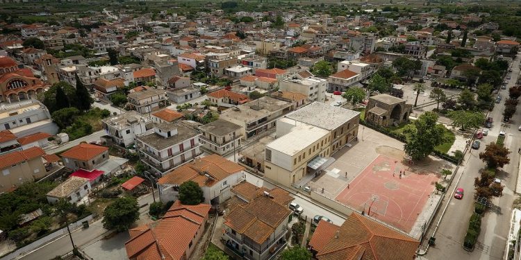 Μεγάλες ζημιές από τον εγκέλαδο σε σχολεία και το νεκροταφείο Ανδραβίδας – News.gr