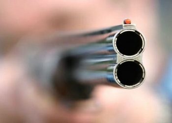 Σκότωσε με καραμπίνα την εν διαστάσει 24χρονη σύζυγό του – News.gr