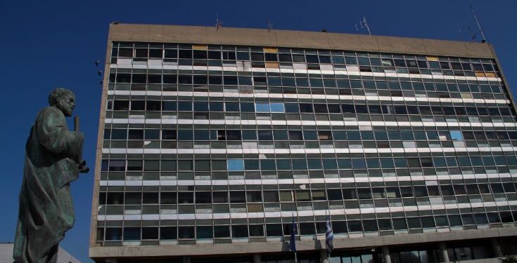 Έφοδος φοιτητών σε συνεδρίαση της Συγκλήτου στο ΑΠΘ