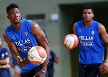 Γιάννης Αντετοκούνμπο: Ο προπονητής του στους Μπακς τον «σπρώχνει» στην Εθνική