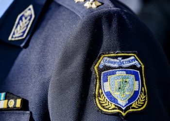 Αστυνομικός έδωσε σε βρέφος τις πρώτες βοήθειες και το έσωσε – Newsbeast