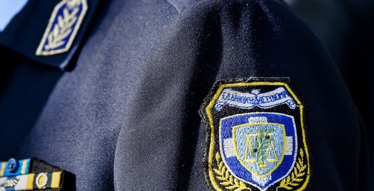 Αστυνομικός έδωσε σε βρέφος τις πρώτες βοήθειες και το έσωσε – Newsbeast