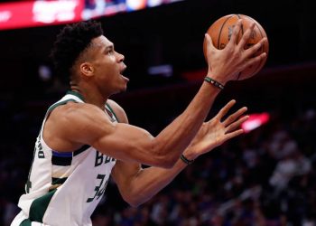 Διπλός ο Γιάννης Αντετοκούνμπο στην ήττα των Μπακς