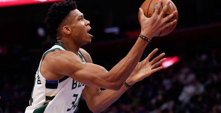 Διπλός ο Γιάννης Αντετοκούνμπο στην ήττα των Μπακς