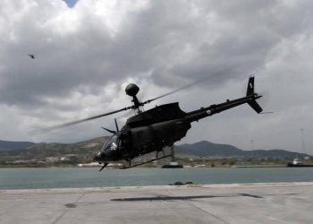 Έφτασαν τα αμερικανικά επιθετικά ελικόπτερα του Στρατού Ξηράς