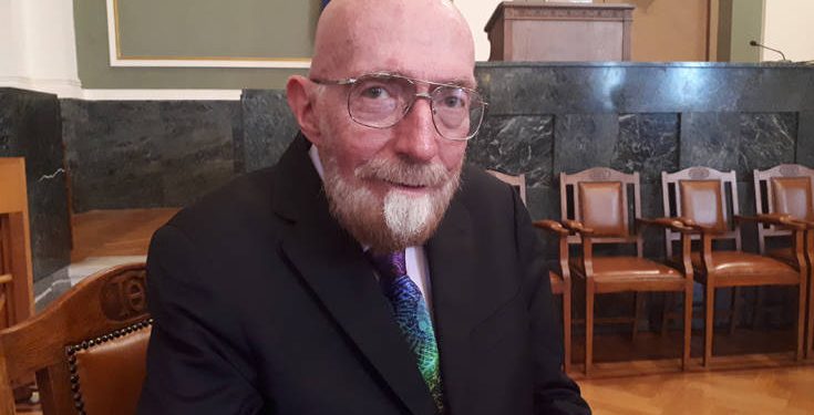 Kip Thorne: Ένα ταξίδι μέσα σε μια σκουληκότρυπα θα ήταν θανατηφόρο