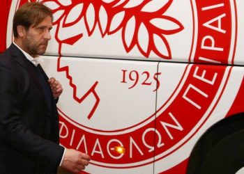 Ολυμπιακός: Ο παίκτης που προκρίνει ο Μαρτίνς για την άμυνα και οι δυσκολίες