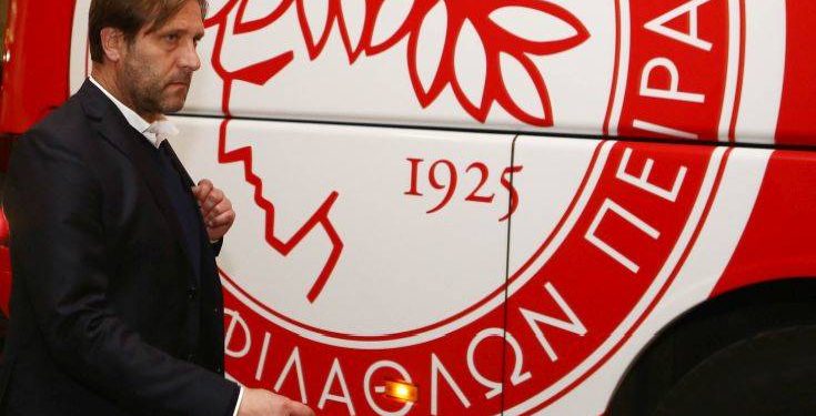 Ολυμπιακός: Ο παίκτης που προκρίνει ο Μαρτίνς για την άμυνα και οι δυσκολίες