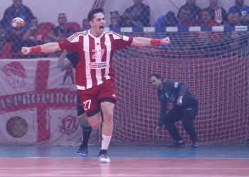 Νικητής στον πρώτο τελικό του χάντμπολ ο Ολυμπιακός