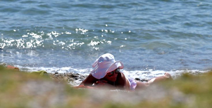 Γαλάζιες σημαίες 2019: Οι 21 πιο καθαρές παραλίες στην Αττική
