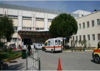 Έξι κρατούμενοι και επτά αστυνομικοί τραυματίστηκαν στο τροχαίο στην Κόρινθο