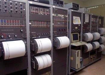 Σεισμοί στην Ηλεία: Σε επιφυλακή για το µπαράζ των Ρίχτερ