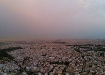 Καιρός: Αφρικανική σκόνη, συννεφιά και ζέστη