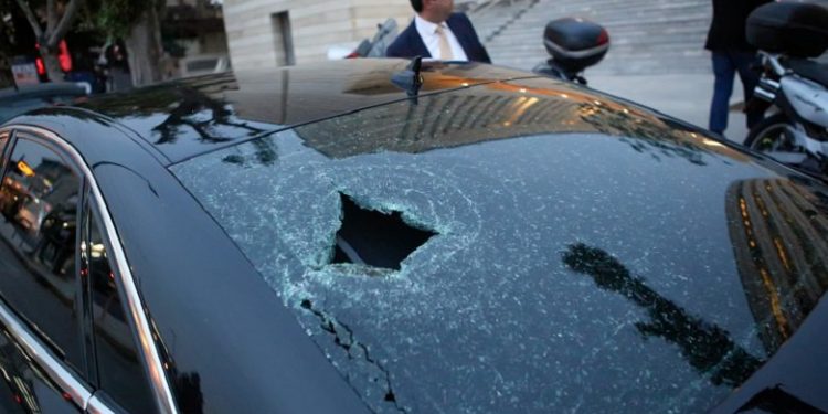 «Θρασύδειλοι κουκουλοφόροι, δεν μασάμε. Πάρτε το χαμπάρι» – News.gr