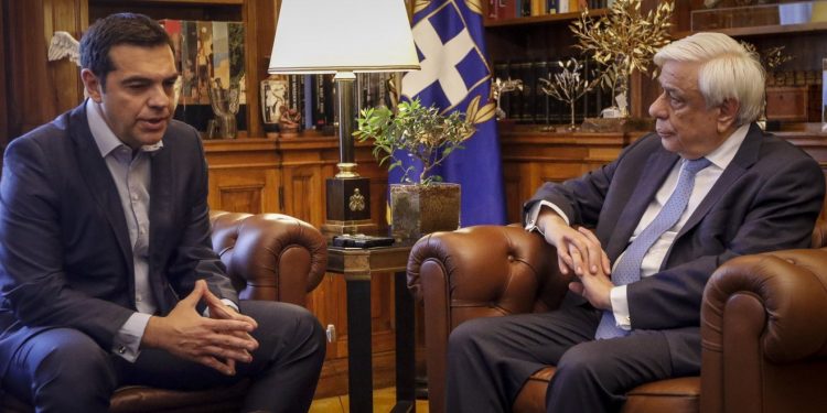 ΕΚΛΟΓΕΣ 2019: Διαρκείς επαφές Τσίπρα – Παυλόπουλου για την προσφυγή στις κάλπες
