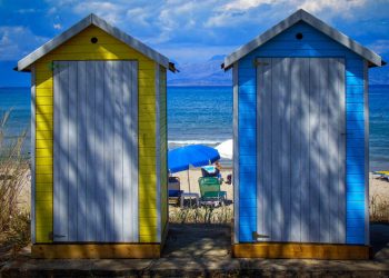 Εκλογές 2019: Μετά την κάλπη οι ψηφοφόροι βούτηξαν στη θάλασσα στο Ηράκλειο