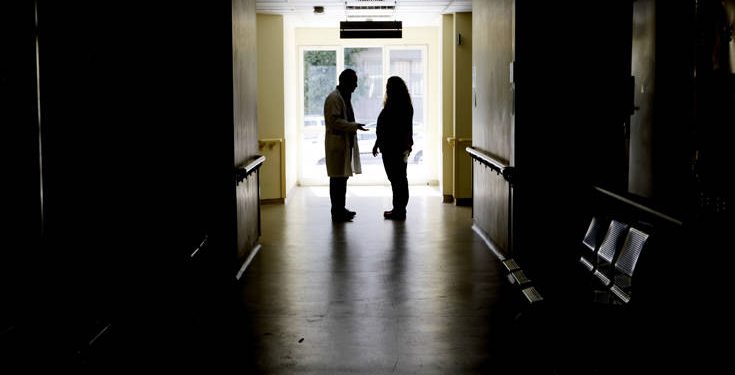 Ερωτηματικά για την αυτοκτονία με όπλο αστυνομικού στο νοσοκομείο της Πάτρας