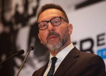 Τον Γιάννη Στουρνάρα βράβευσε το Πανεπιστήμιο Κρήτης – Newsbeast