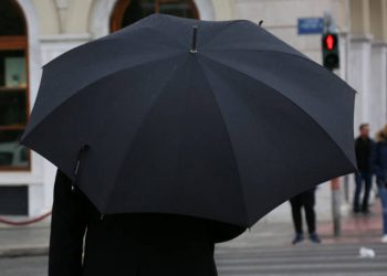 Καιρός: Ζέστη, σκόνη και βροχές μέχρι την Παρασκευή