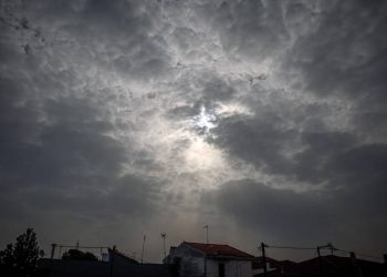 Καιρός: Αφρικανική σκόνη και βροχές από το μεσημέρι