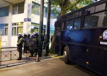 Αστυνομικοί έσωσαν τραυματία που αιμορραγούσε μετά από συμπλοκή – Newsbeast