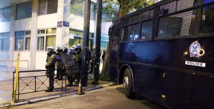 Αστυνομικοί έσωσαν τραυματία που αιμορραγούσε μετά από συμπλοκή – Newsbeast