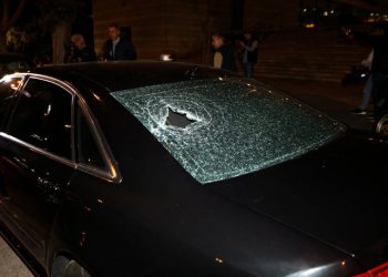 Επίθεση κουκουλοφόρων εναντίον αστυνομικών σε εκδήλωση στη Συγγρού