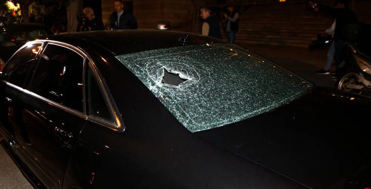 Επίθεση κουκουλοφόρων εναντίον αστυνομικών σε εκδήλωση στη Συγγρού