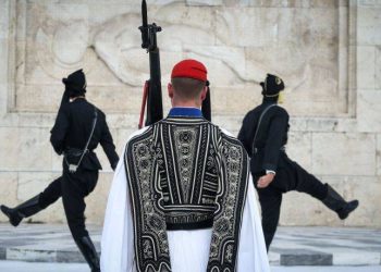 Συγκίνησαν οι πόντιοι εύζωνες στο Μνημείο του  Άγνωστου Στρατιώτη