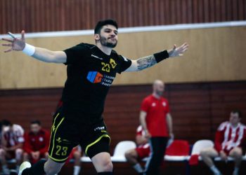 Η ΑΕΚ ισοφάρισε τον Ολυμπιακό στους τελικούς του χάντμπολ