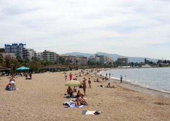 Εκλογές 2019: Άλλοι επιλέγουν κάλπη κι άλλοι παραλία