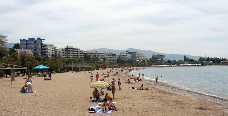 Εκλογές 2019: Άλλοι επιλέγουν κάλπη κι άλλοι παραλία