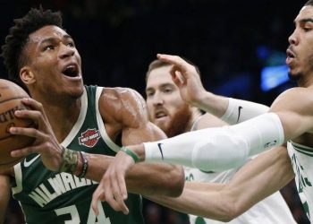 Ο «Greek Freak» τελείωσε το παιχνίδι με 32 πόντους