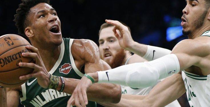 Ο «Greek Freak» τελείωσε το παιχνίδι με 32 πόντους