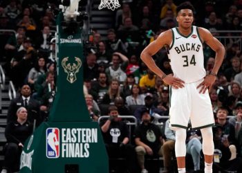 NBA: «Λύγισαν» οι Μπακς κόντρα στους Ράπτορς