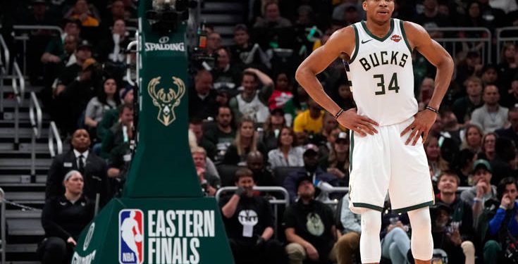 NBA: «Λύγισαν» οι Μπακς κόντρα στους Ράπτορς