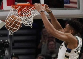 NBA: Η επιστροφή στο Μιλγουόκι και το σύνθημα νίκης του Γιάννη