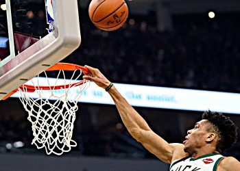 Τα καλύτερα του Γιάννη Αντετοκούνμπο στο ματς με τους Ράπτορς – Newsbeast