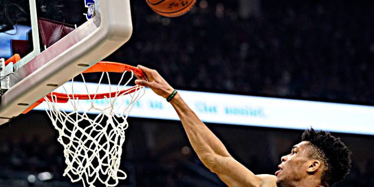 Τα καλύτερα του Γιάννη Αντετοκούνμπο στο ματς με τους Ράπτορς – Newsbeast