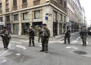 Ανθρωποκυνηγητό για τη σύλληψη του βομβιστή της Λυόν – News.gr