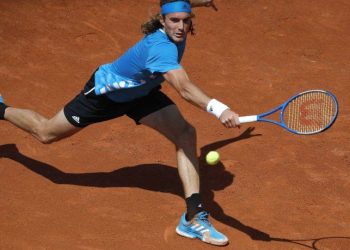 Στέφανος Τσιτσιπάς: Στον τρίτο γύρο του Roland Garros, νίκησε 3-1 σετ τον Ντέλιεν
