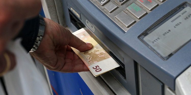 Ξεκίνησαν οι επιστροφές φόρου εισοδήματος – News.gr
